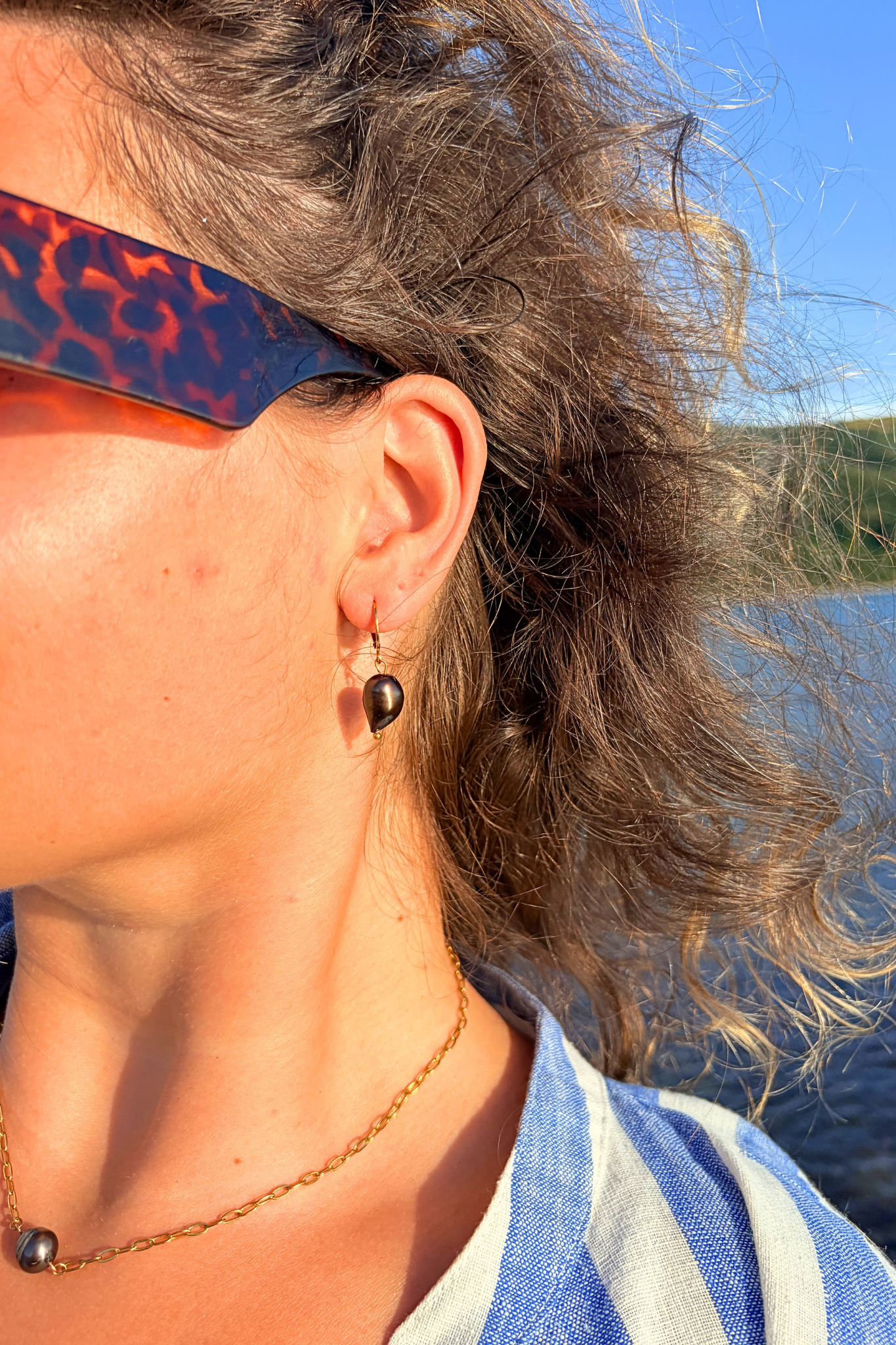 Boucles d'Oreilles Perle d'Eau Douce Noire